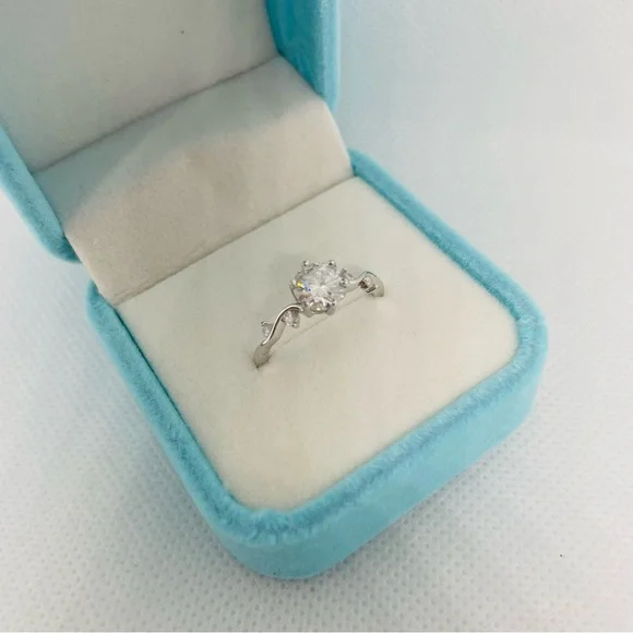 1 ct Moissanite Sterling Silver Ring - Picture 5 of 8